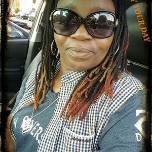 Meet your Posher, Debora